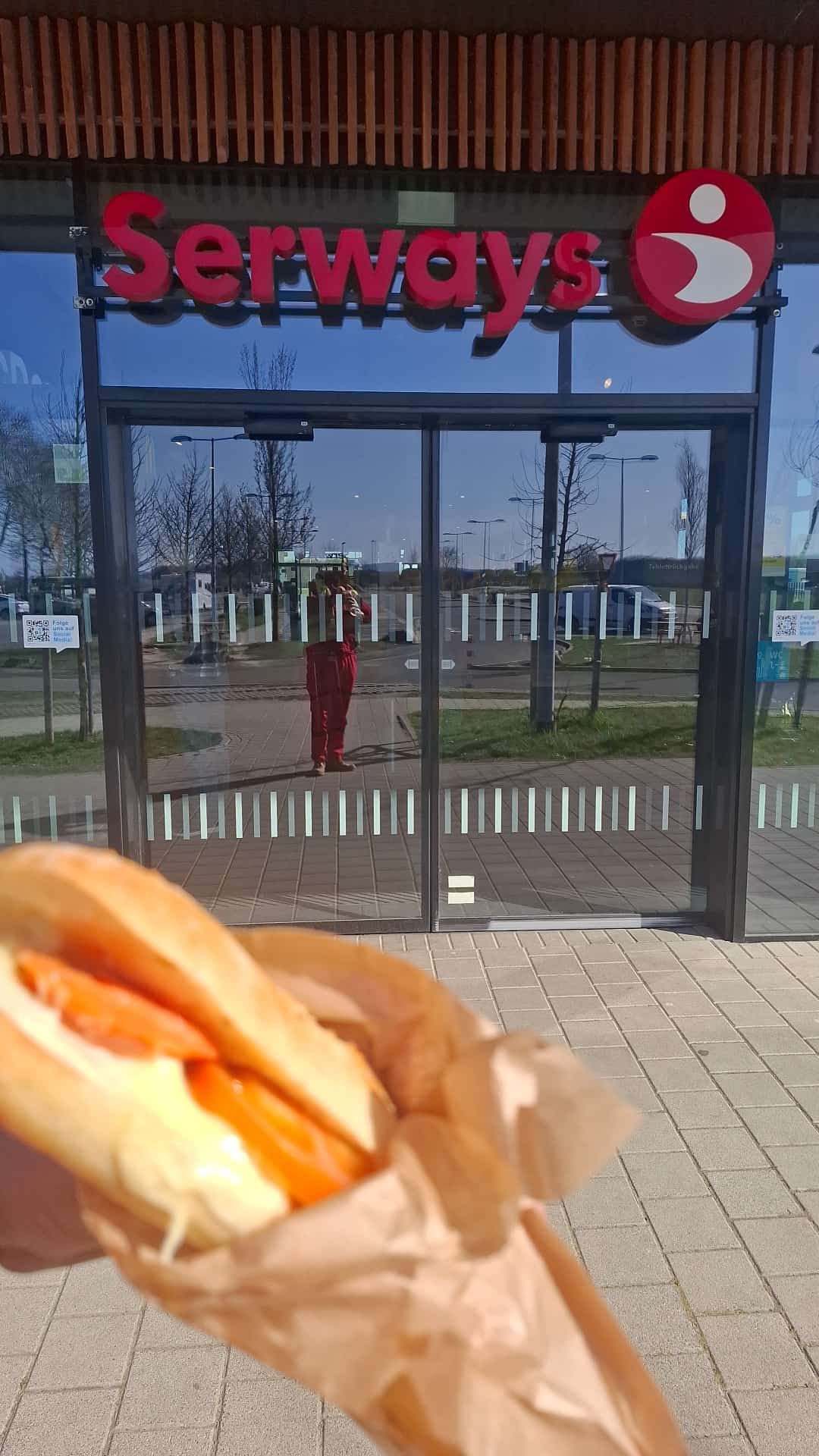 Echte Trucker genießen echte & warme Baguettes vom Rasthof