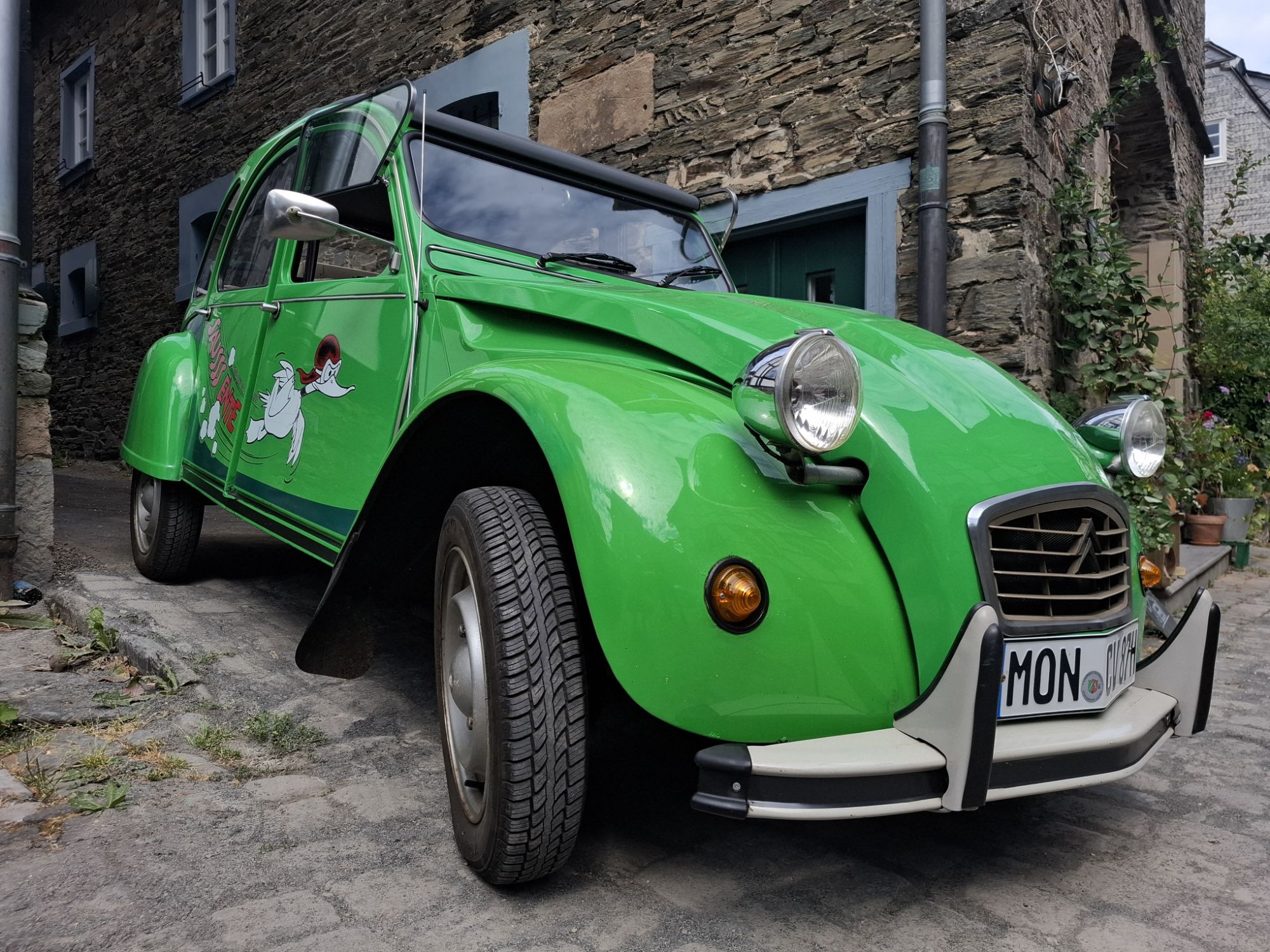 SAUSSS Ente geliebt in Monschau-Altstadt | MWE Oldtimer mit Videos