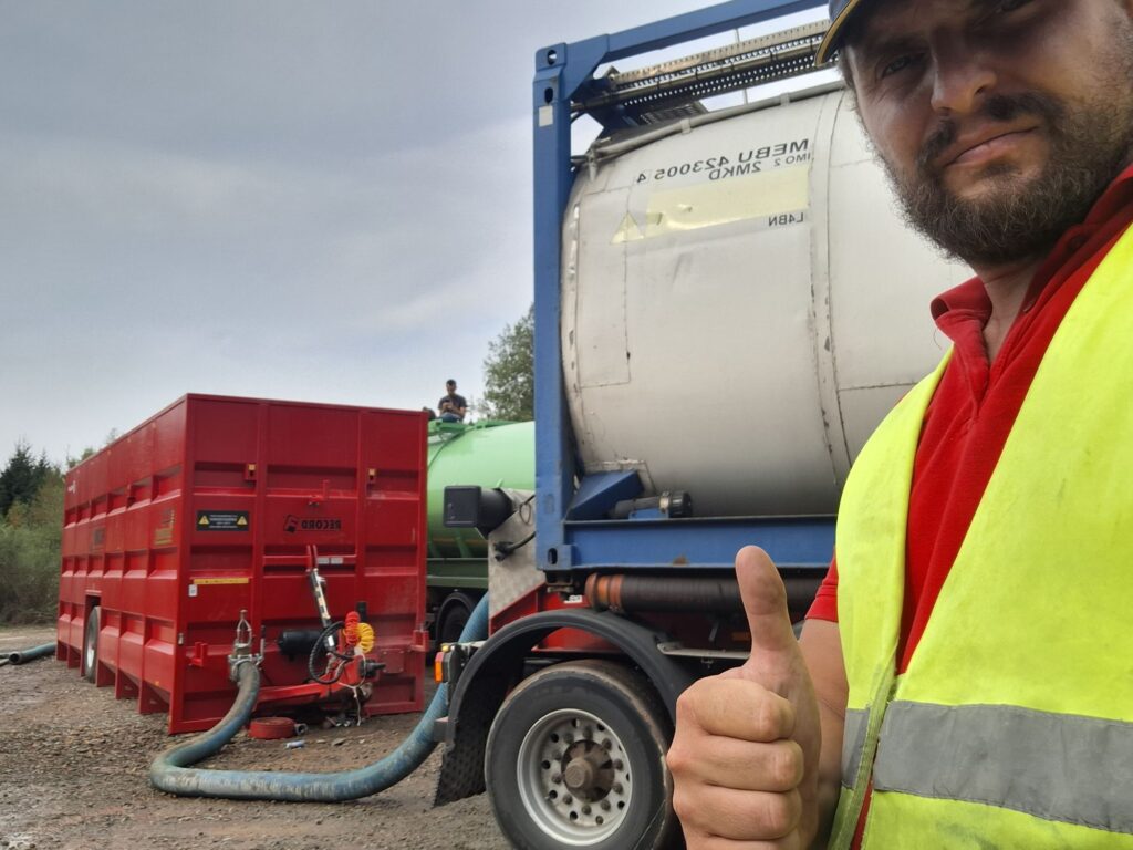 Marcus Wenzel mit 25000 Liter Sattelzug Tankwagen Brandzone Belgien
