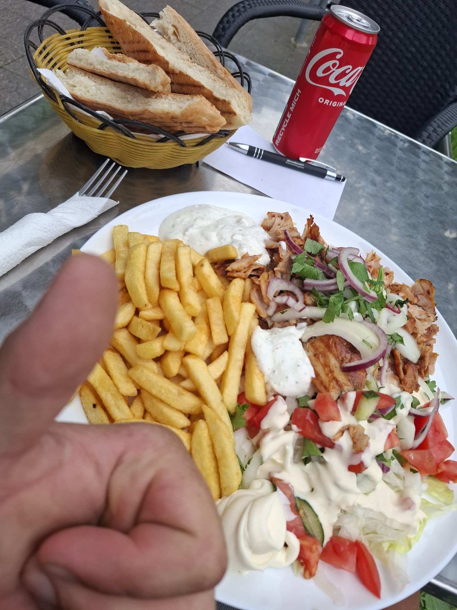 KULINARISCHES AACHEN 🥙❤️ | Üppiger Dönerteller, frisches Brot & Coca-Cola beim NORMALUHR GRILL